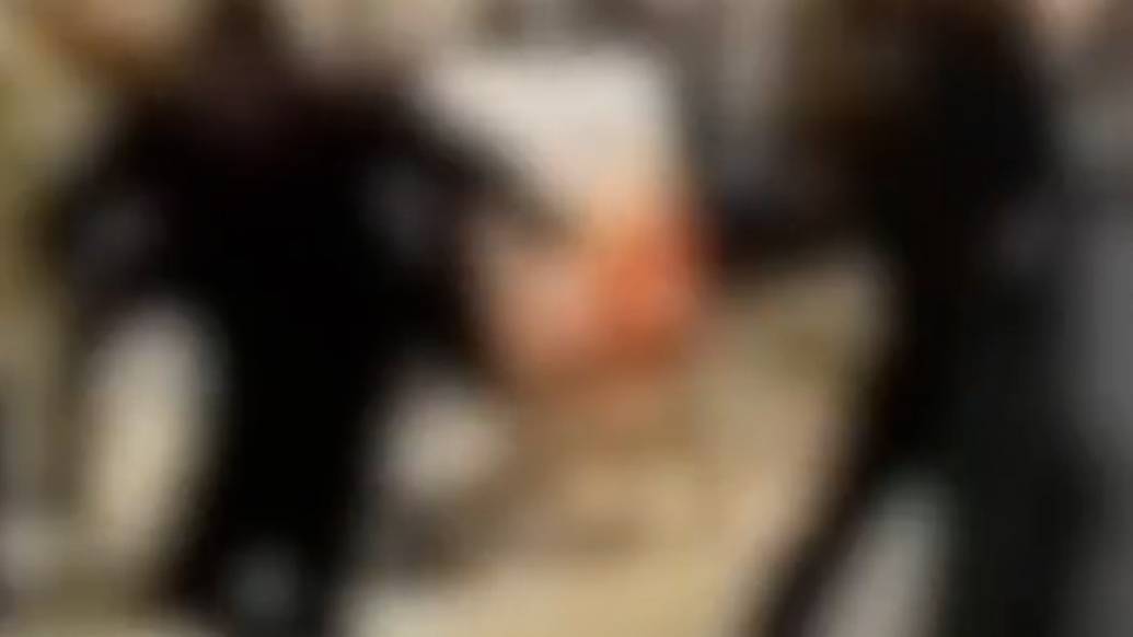 超市发生伤人事件，河南许昌胖东来生活广场回应已报警