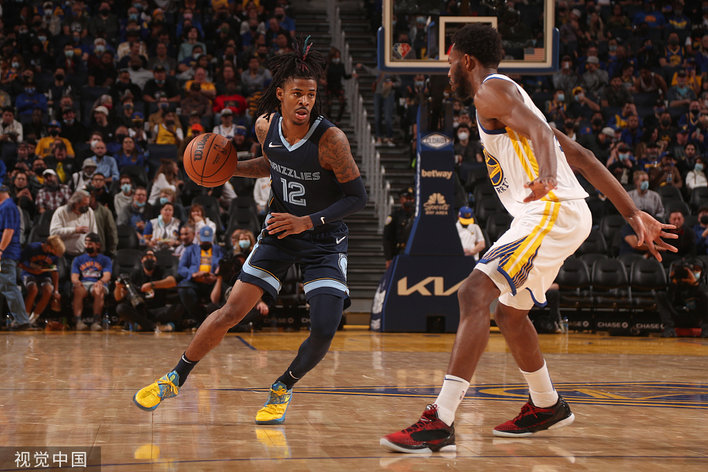 【NBA综述】灰熊加时险胜送勇士赛季首败；爵士31分大胜火箭