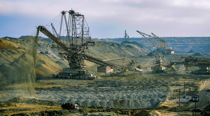 巨大的机器。旋转单位的工作。图片下载