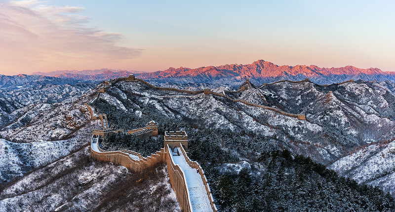 中国的长城被雪覆盖着图片下载