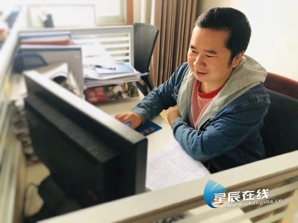 （长沙县高桥镇微信公众号“菌美高桥”的小编陈静明。）