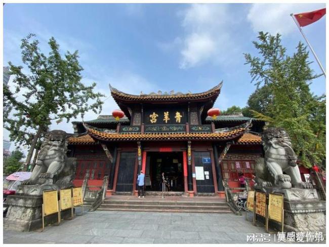 游客偷许愿池的钱遭道长呵斥 当场让其交出来归还回去