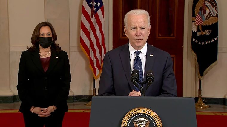 “黑命贵”大结局 拜登给6岁女孩跪了 公开承认：美国灵魂上有污点