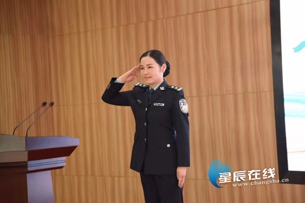 （长沙县高桥镇微信公众号“菌美高桥”的小编陈静明。）