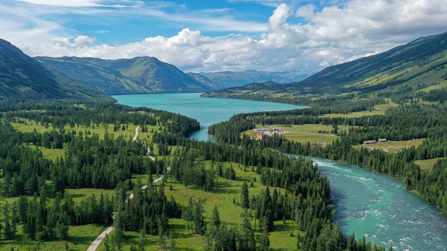 新疆旅游热度攀升 多地迎来客流高峰