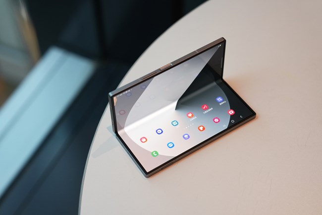 智能AI 轻薄身姿 三星Galaxy Z Fold6评测