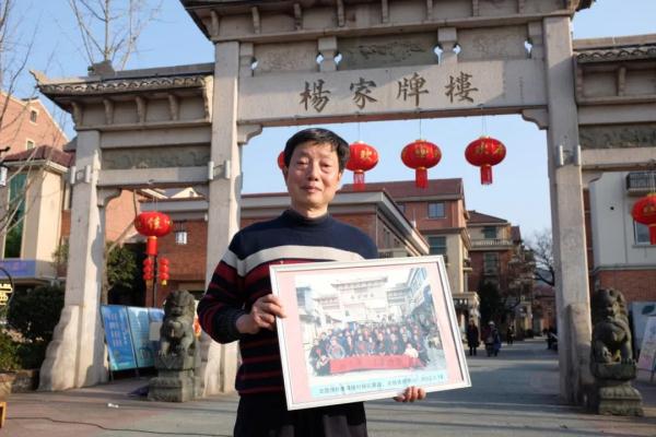 杭州最牛全家福!光60岁以上的就有99个,站凳子上才能把人拍齐……