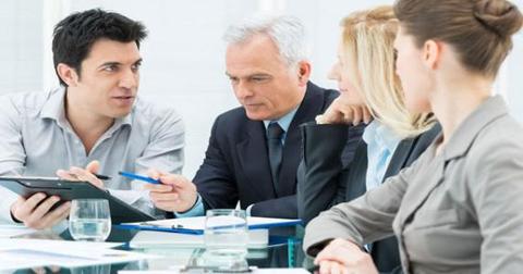 最新劳动法裁员赔偿规定有什么？劳动法裁员的法律依据有哪些？