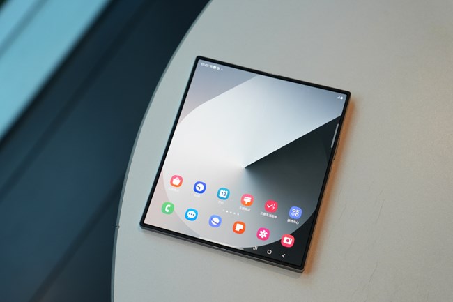 智能AI 轻薄身姿 三星Galaxy Z Fold6评测