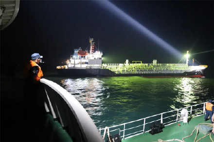 一外籍船舶违反规定抛锚，上海海警局立案调查！