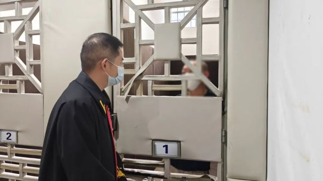 取保候审被告人大闹法庭被捕 扰乱秩序遭严惩