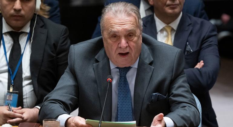 阿尔及利亚常驻联合国代表阿马尔·本贾马在安理会关于中东局势,包括巴勒斯坦问题的会议上发言。