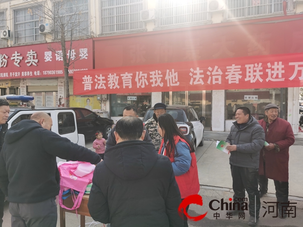 普法教育你我他 法治春联进万家——遂平县花庄镇妇联联合镇司法所开展法治宣传活动