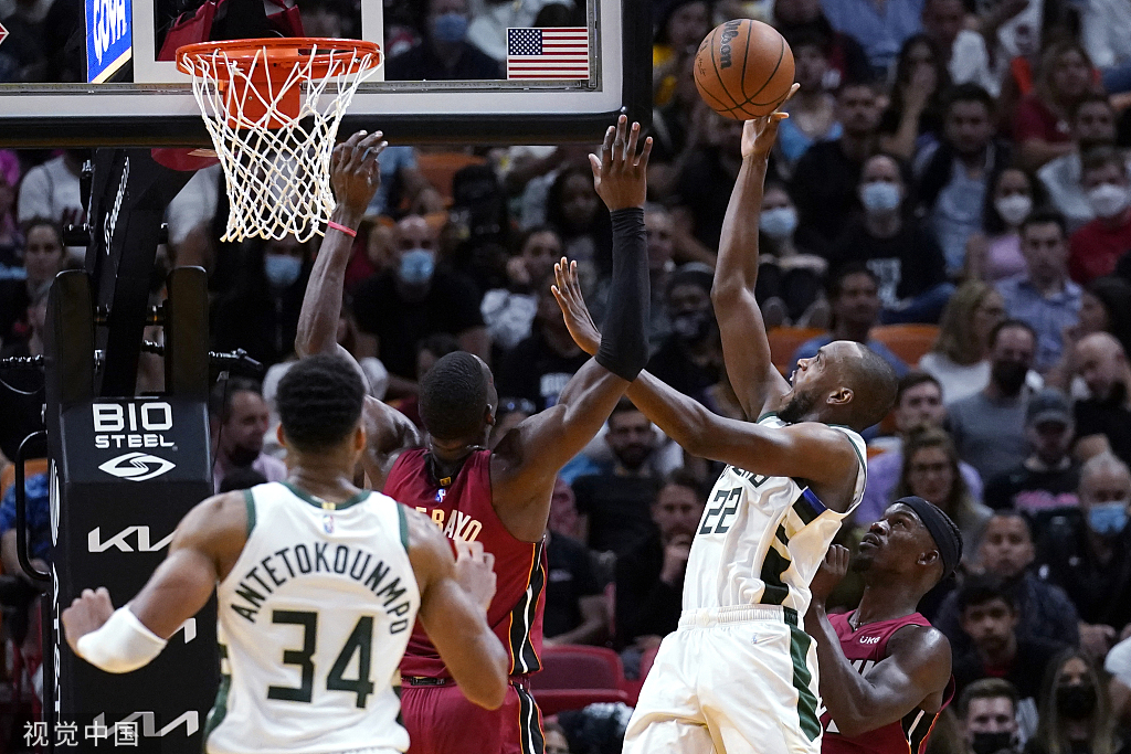 【NBA综述】库里爆砍45+10勇士险胜快船；热火42分复仇雄鹿