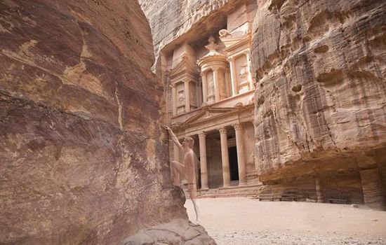 逆天人体彩绘将美女与自然融为一体 超强伪装考验你眼力