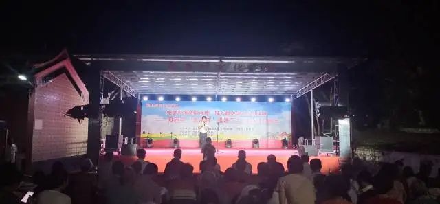 2023年8月3日,大泉村委会剑泉村送法下乡法治晚会。