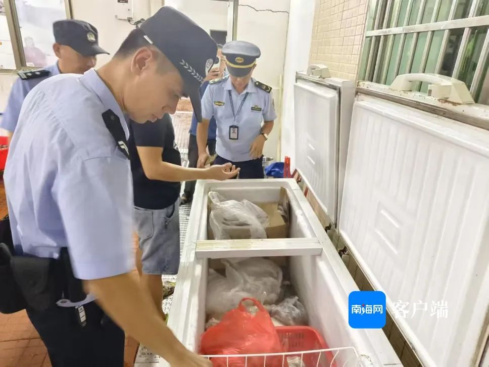 3名村民吃癞蛤蟆中毒后续：文昌对18家饭店联合检查，发现疑似果子狸肉→