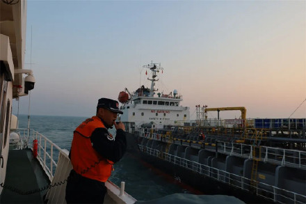 一外籍船舶违反规定抛锚，上海海警局立案调查！