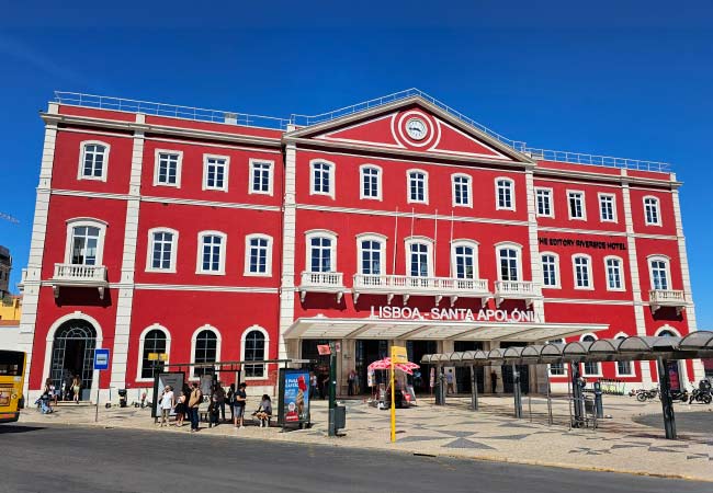 Santa Apolónia train station alfama