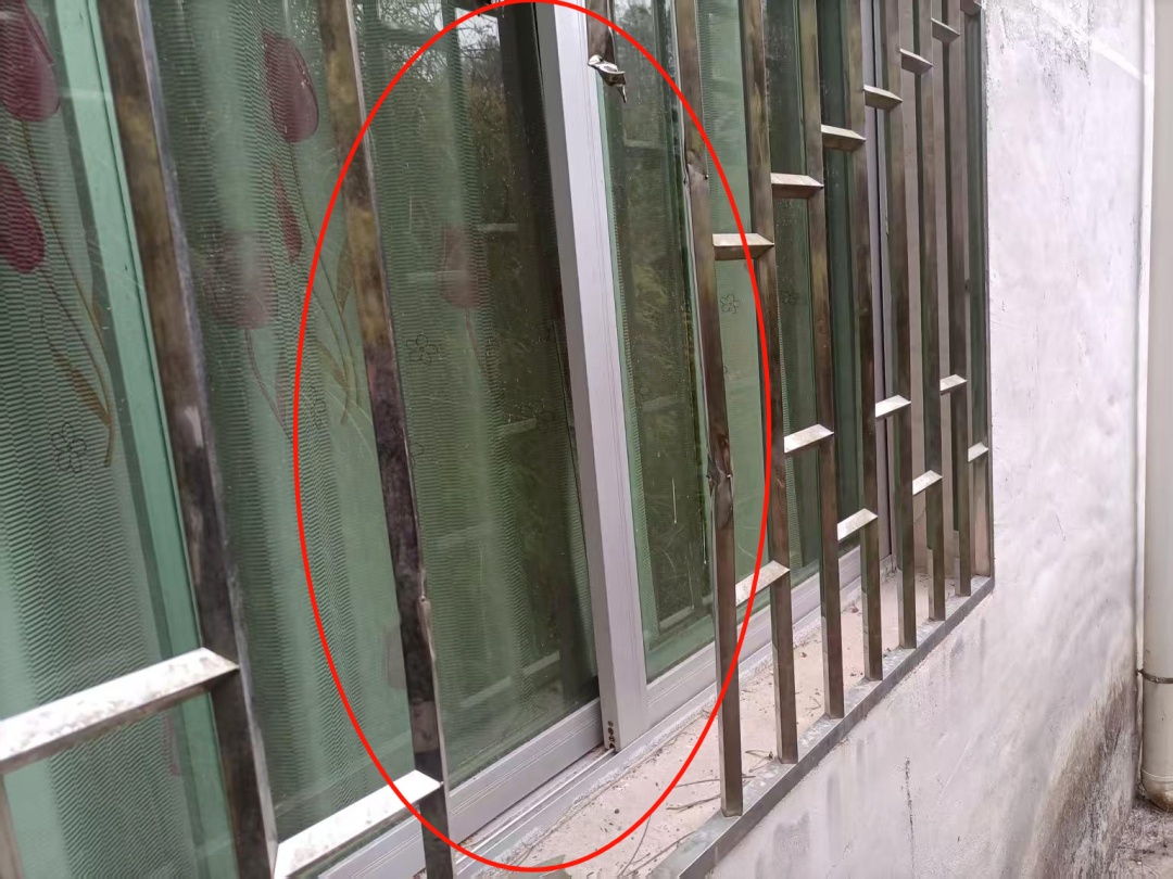 4男子入室盗窃1.6元,被刑拘!