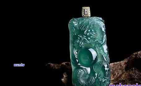 翡翠雕龙牌子图片大全：寓意、讲究与欣赏全揭秘