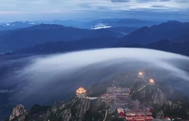 河南老君山上空现“灵气护罩” 云海奇观引发热议