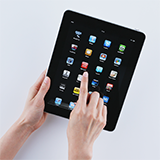 現在iPhone15を使っており、Apple Payに楽天カードを設定しております。 クレジットの有効期限の更新があり、変更しようとしたところ【設定】から【名前】→【お支払いと請求先】からカードのページにいったのですが、【編集】を押しても、調べて出てくるような期限などの表示が無く更新出来ません。 【楽天カード】しか登録しておらず、そのカードを押して編集にしても名前や住所欄しかなく、カード情報の編集が出来ません。 楽天カードの場合、自動更新されるのでしょうか？(カード番号は変わっておりませんが、セキュリティ番号3桁は当たり前に変わっております。) 編集を押してもカード情報の変更が出来ず、削除して新しいのを追加しようにも「このカード番号は登録済みです」や「少なくとも1枚は登録してください」などの表記が出てきてどうにも出来ません。