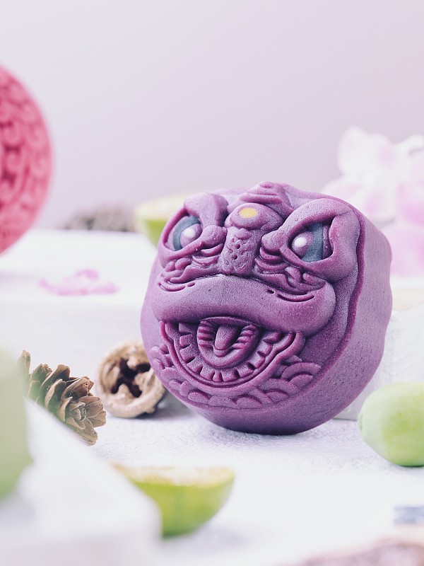 静物摄影彩色月饼图片下载