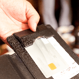 至急お願いします！ 三井住友銀行のOlive フレキシブルペイというクレジットカードが詐欺にあい、今利用停止はしているのですが、再発行の仕方が分かりません。お店も遠くて行けないのでネットからしたいのですが、どこからどうやればいいのか教えて頂きたいです！