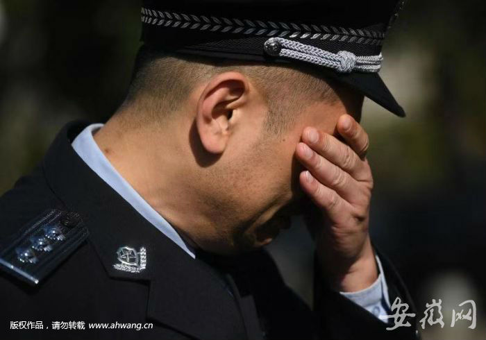 千人送别合肥英雄民警：警员004778 请你归队