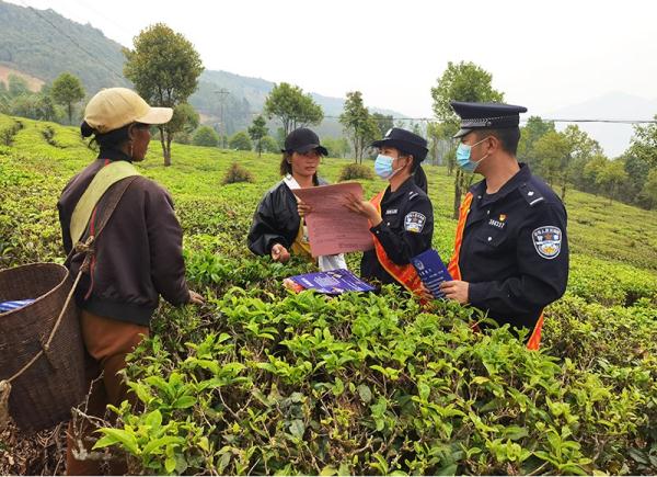 云南勐康边检站：“双语”普法走进边境村寨受到边疆群众的好评