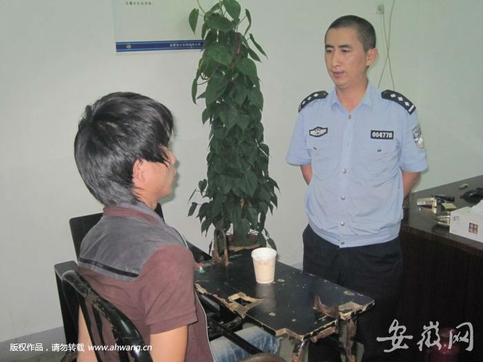 千人送别合肥英雄民警：警员004778 请你归队