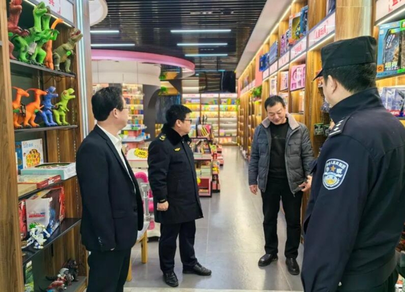 大荔县开展新春文化市场大检查。