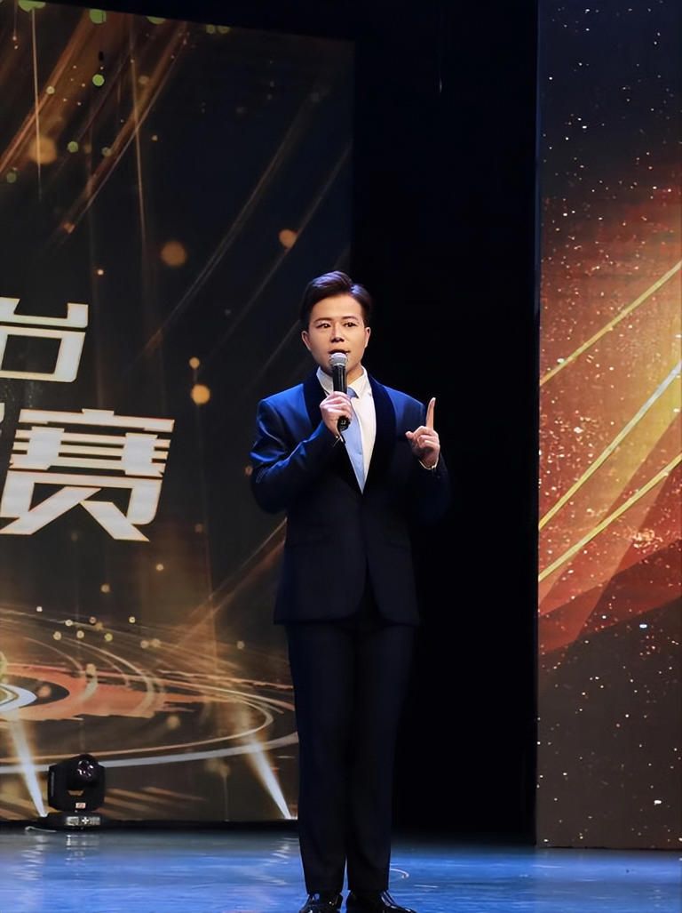 湖南主持人离职沦为外卖骑手，自曝：学历在生存面前一文不值！