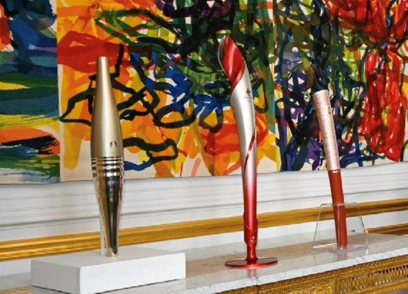 中法元首互赠的奥运火炬。