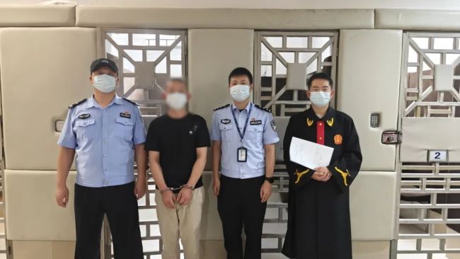 取保候审被告人大闹法庭被捕 扰乱秩序遭严惩