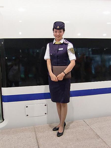 列車の車掌さんが女性の確率も高め