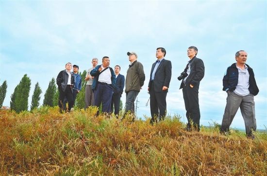 敦煌研究院与吉尔吉斯斯坦专家联合考察碎叶城遗址。