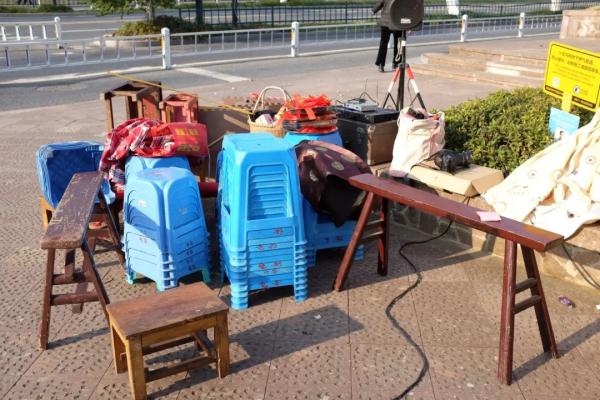 杭州最牛全家福!光60岁以上的就有99个,站凳子上才能把人拍齐……