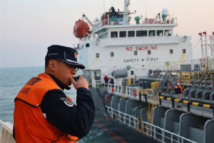 一外籍船舶违反规定抛锚，上海海警局立案调查！