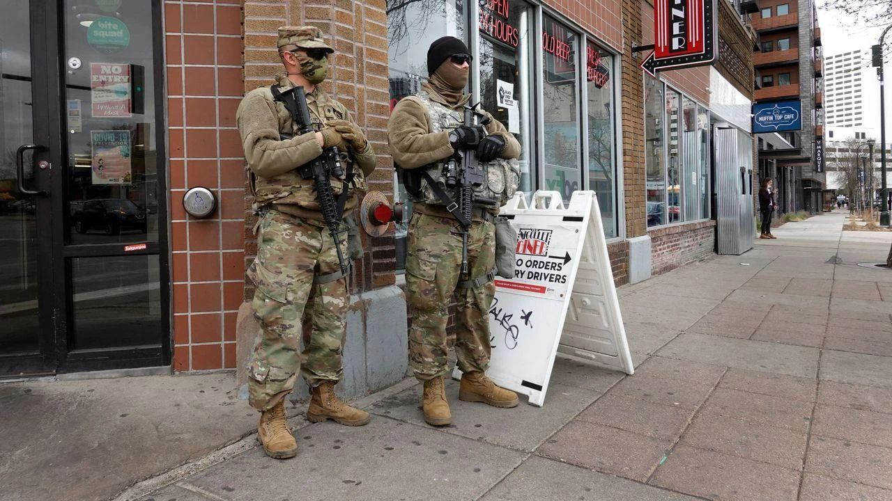 “黑命贵”大结局 拜登给6岁女孩跪了 公开承认：美国灵魂上有污点