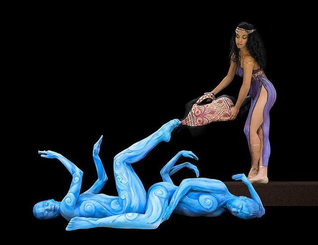 逆天人体彩绘将美女与自然融为一体 超强伪装考验你眼力