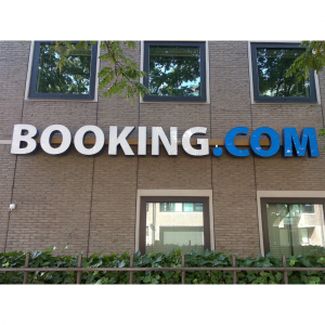 缤客是什么?Booking和携程哪个好?(优缺点对比+优惠+Booking客服联系方法)