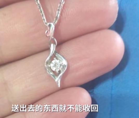 8岁女孩情人节被同学送2万元项链,有效吗?读懂赠与行为真实含义