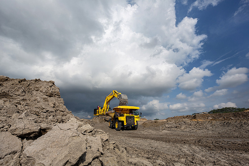 矿车装载煤炭图片下载