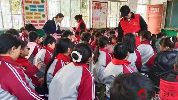 增强学生法律意识 营造校园安全环境——西平县柏苑郝刘小学开展法治安全知识集中宣传活动