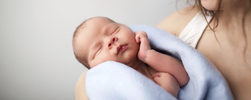 1个月婴儿黄疸值对照表 在家怎么用手机测黄疸