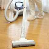 コードレス掃除機、どれがいいのかわかりません。種類がありすぎて迷ってます。

おすすめありますか？

出来れば5万以下で吸引力がいいやつでお願いします。あとみなさんはどこのメーカーの使ってます？ 